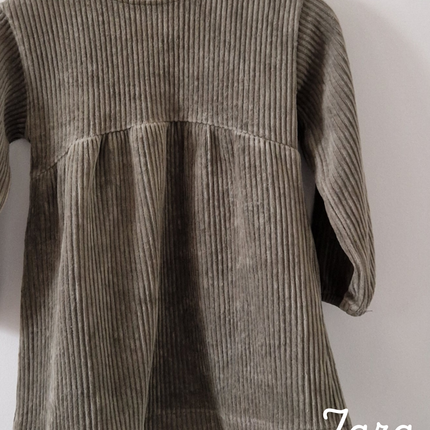 Robe courte Zara verte kaki - 86 cm